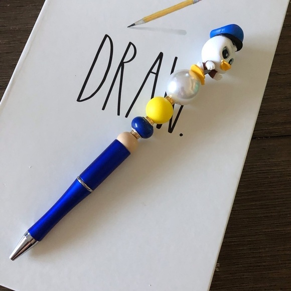 Disney Doorables: Mickey Mouse & Friends: Donald Duck handmade beaded pen - Picture 2 of 3